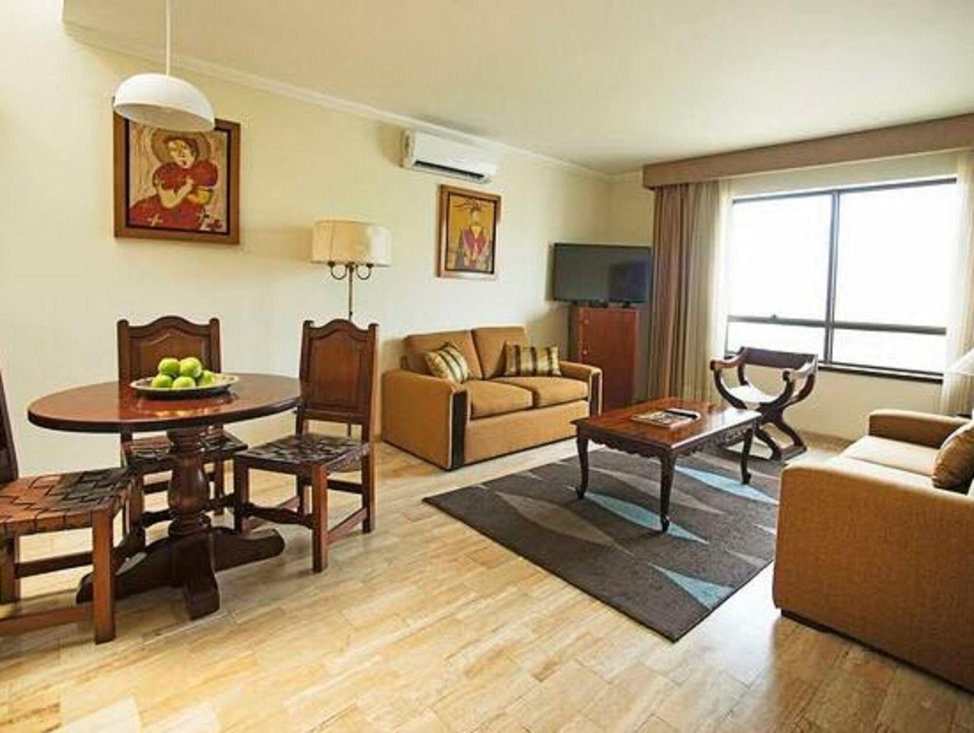 La Hacienda Miraflores 4*